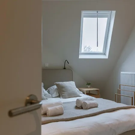 Huswell - Spacious Top-floor With Private Parking Apartmán