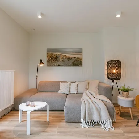 Huswell - Spacious Top-floor With Private Parking Apartmán