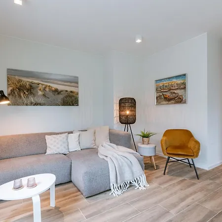 Huswell - Spacious Top-floor With Private Parking Apartmán