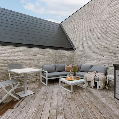 Huswell - Spacious Top-floor With Private Parking Apartmán *
